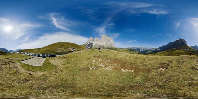 Startpunkt für die Umrundung des Langkofels: das Sellajoch