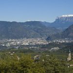 Ausblick über Bozen mit dem Schlern im Hintergrund