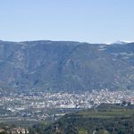 Ausblick von Eppan hinüber nach Bozen mit dem Schlern und dem Ritten im Hintergrund