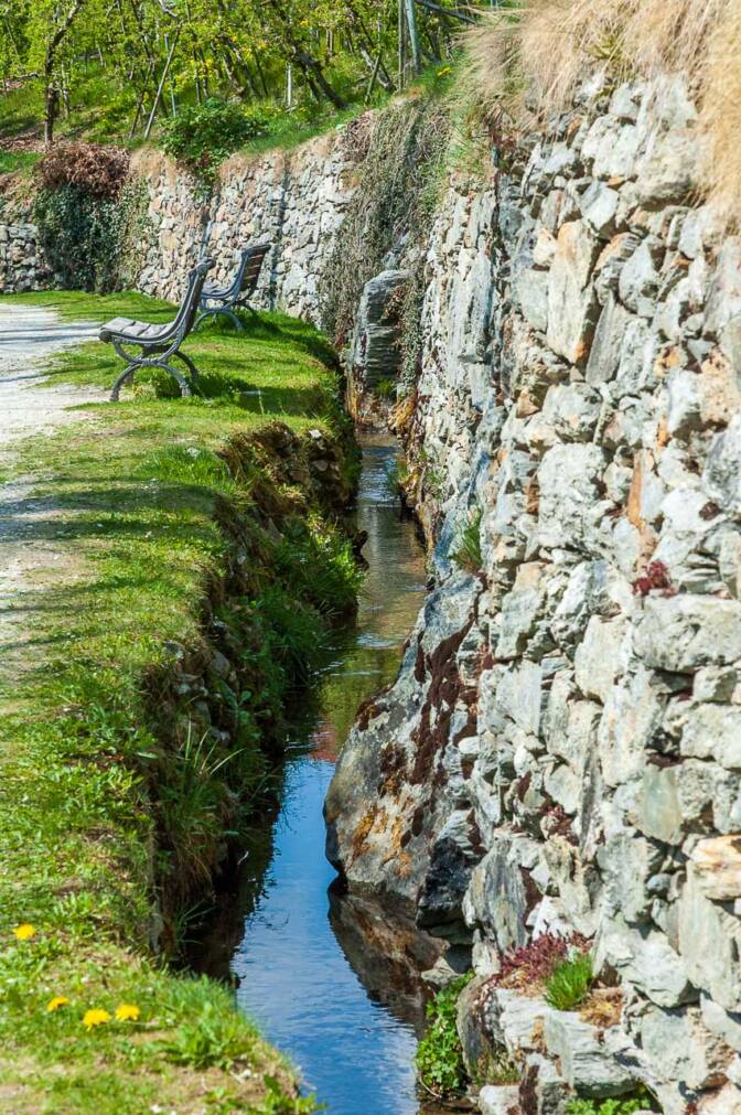 Wall auf der Sonnenpromenade über Schlanders