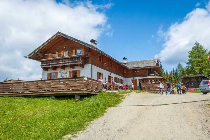 Roner Hütte auf der Rodenecker Alm