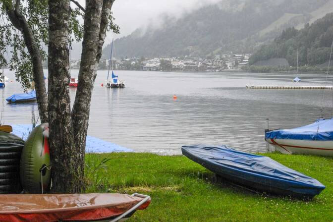 Nordufer Zeller See mit Blick auf die Stadt Zell am See