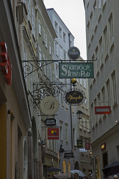 Geschäftsstraße in Salzburg