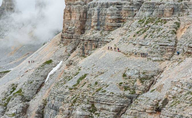 So schaut das Gelände bei der Latemarumrundung aus, wenn es weniger gefährlich ist. Bei den gefährlichen Stellen hatte ich - wie immer - Fotografieverbot :-(