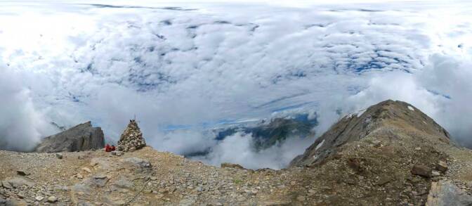 360° Foto Latemar Spitze mit Blick auf den Latemarturm und den Rosengarten