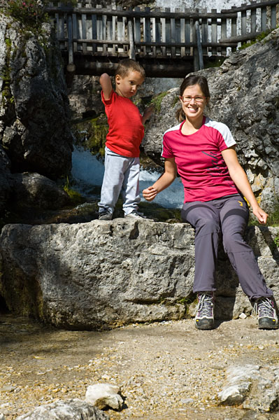 Laurin und Mama Steffi an den Vallesina Wasserfällen