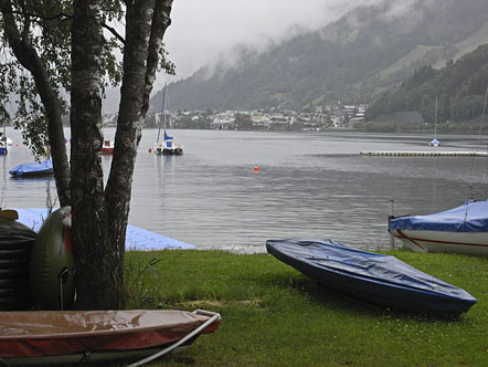 Nordufer Zeller See mit Blick auf die Stadt Zell am See