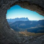 Im Fels am Costabella Kamm mit Blick auf Pale di San Martino