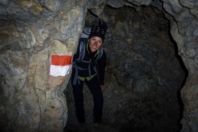 Kriegsstollen aus dem Ersten Weltkrieg auf dem Höhenweg "Alta Via Creste di Costabella Bepi Zac"