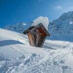 Christus, Christusfigur, Detail, Flurkreuz, Herrgott, Kreuz, Kruzifix, Schnee, Schneehaube, Spur, Spuren, Wegkreuz, Winter, inverno, weiße Jahreszeit, winter