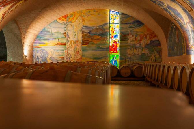 Fresken im Weinkeller der Kellerei Kaltern