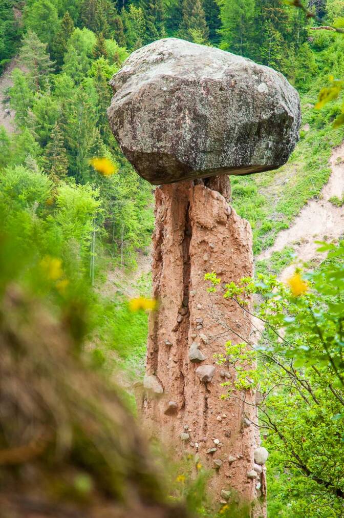 Erdpyramide im ersten Erdpyramiden-Feld etwas unterhalb des Moarhof