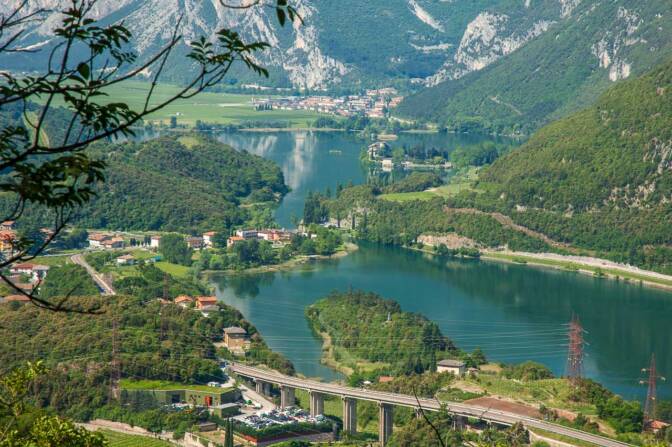 Valle dei Laghi bedeutet auf Deutsch: Tal der Seen