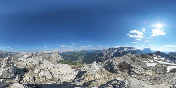 360° Kugelpanorama aufgenommen am Sass Ciampac. Herrlicher Ausblick auf alles was in den Dolomiten Rang und Namen hat.