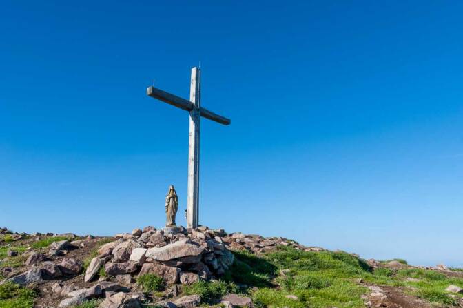Gipfelkreuz mit Marienstatue am Schwarzhorn
