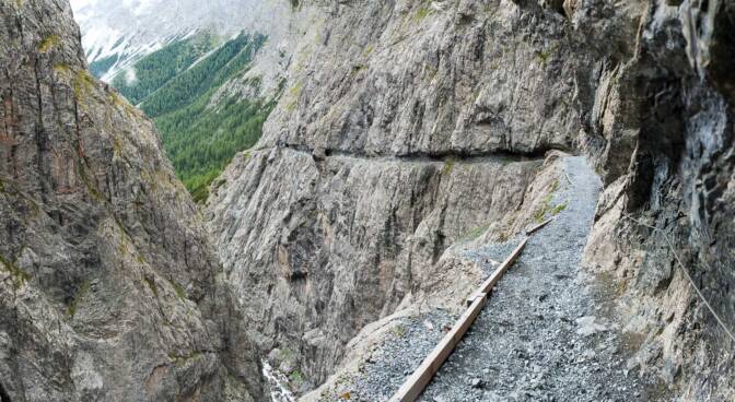 Felsenweg in der Uina Schlucht