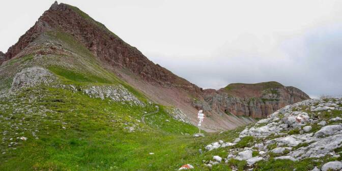 Sasso Rosso mit Passo di Pracastron