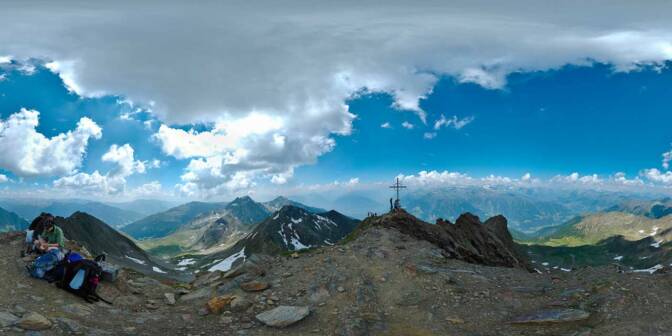 Am Gipfel der höchsten Erhebung der Sarntaler Alpen auf dem Hirzer
