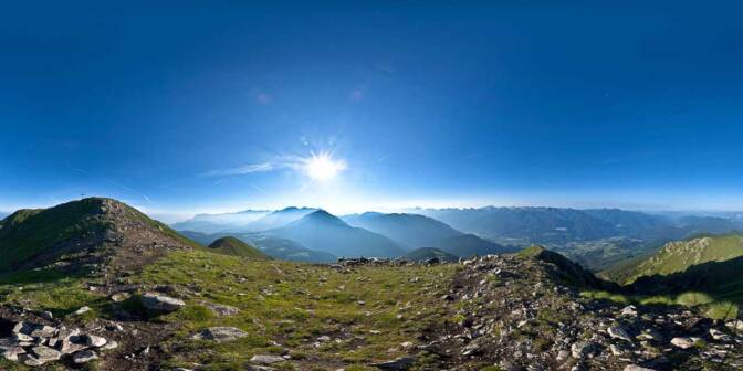 360° auf dem Schwarzhorn: ein herrlicher Blick auf das Fleimstal