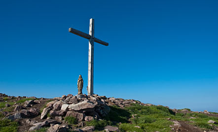 Gipfelkreuz und Marienstatue am Schwarzhorn