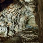 Belluno, Dunkel, Eingang, Eingangsportal, Eingangstor, Strada delle 52 Gallerie, Tunnel, Wanderweg, Weg, cammino, entrata, entree, sentiero, way