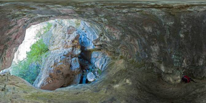 Einstieg in die Klamm des Burrone Giovanelli Klettersteigs bei Mezzocorona
