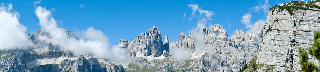 Schroffe Felsformationen in den Brenta Dolomiten