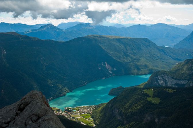 Blick vom Croz dell'Altissimo zum Molveno See