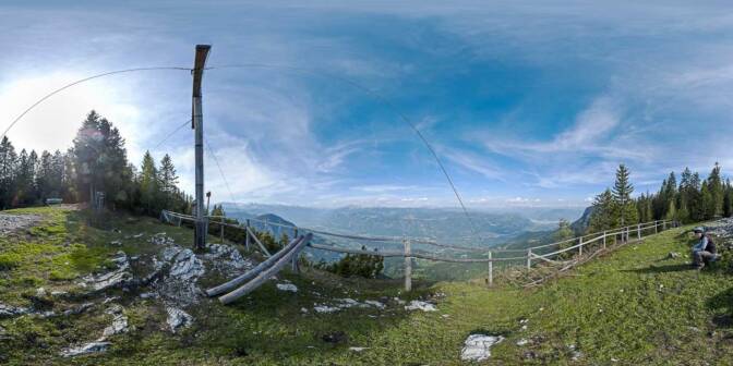 Schönegg: nördlichster Punkt des Mendelkammes. Blick auf das Etschtal.