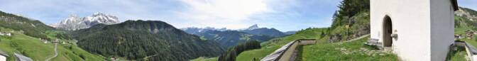 Bei der St. Barbara Kirche in La Val / Wengen (Badia / Gadertal)
