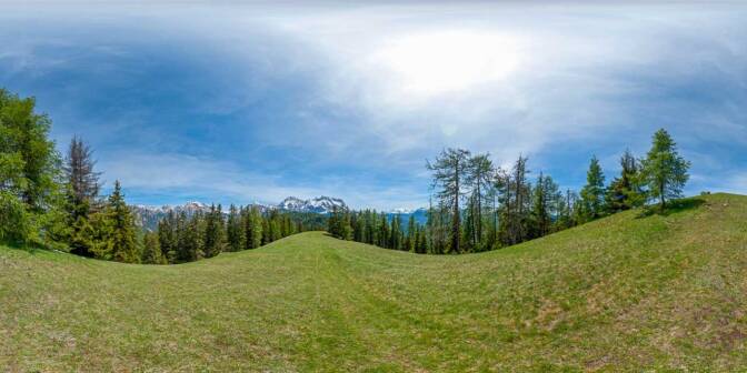 Wenige Meter vor dem Piz de Cor kann man bis zum Dolomiten Gletscher Marmolata sehen.