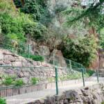 Die Guntschnapromenade schlängelt sich in Serpentinen durch einen gepflegten Botanischen Garten im Bozner Stadtteil Gries bergwärts, Bolzano, Bozen, Guntschnapromenade, Landeshauptstadt Südtirol, Promenade, Serpentinenweg, Spazierweg, Weg, cammino, way