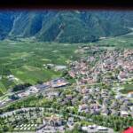Blick über Latsch aus der Seilbahn nach St. Martin im Kofel, Berg, Berge, Kulturlandschaft, Seilbahn, Vogelperspektive