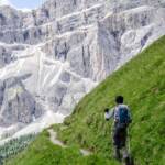 Wanderweg mit Blick auf die Geislergruppe, Geisler, Geisler Gruppe, Geislergruppe, Geislerspitzen, Odle, Odles, Wanderer, Wanderweg, Weg, cammino, sentiero, wandern, way