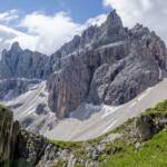 Wanderweg mit Blick auf die Geislergruppe, Abtei, Abteital, Badia, Berg, Berge, Gadertal, Geisler, Geisler Gruppe, Geislergruppe, Geislerspitzen, Odle, Odles, Roa Scharte, Scharte, St. Martin in Thurn, Val Badia, Wanderung, Wanderweg, Weg, cammino, sentiero, way
