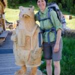 Anni mit Bär auf der Geisleralm, Anni