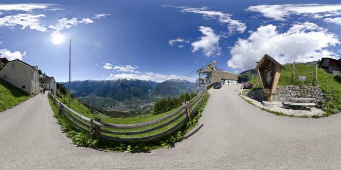 Bei der Bergstation der St. Martin im Kofel Seilbahn