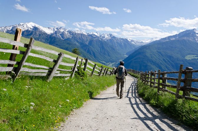 In St. Martin im Kofel über Latsch hat man einen herrlichen Blick auf das Martell Tal und die Gletscher der Ortlergruppe.