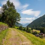 Blick auf den Zoggler Stausee, Ulten, Ultental, Ultimo, Val d’Ultimo, Wanderweg, Weg, Wiesenweg, Zoggler Stausee, cammino, sentiero, way
