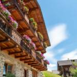 Blumenschmuck am Bauernhof, Balkonblumen, Bauerngehöft, Bauernhaus, Bauernhof, Blumenschmuck, Gehöft, Gehöfte, Hof, Hofstelle, Holzhaus, Ulten, Ultental, Ultimo, Val d’Ultimo, cascina, farm, farm building, farmstead, fattoria, grange, homestead, masseria