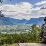 Vom Mitterberg Richtung Süden ins Südtiroler Unterland, Anbauflächen, Auer, Bank, Einhalt, Mitterberg, Obstplantage, Pause, Rast, Rebflächen, Ruhe, Südtiroler Unterland, Unterland, Wanderer, Weinanbaugebiet, Weinbaugebiet, Weinberg, Weinberge, Weinlandschaft, wine terroir, wineyards