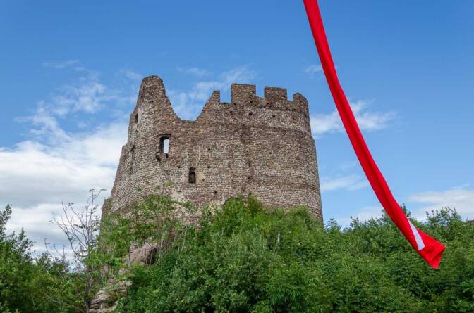 Die Leuchtenburg über dem Kalterer See