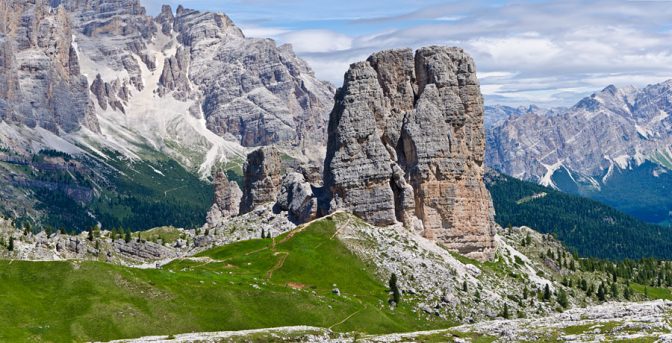 Die 5 Torri mit der imposanten Torre Grande sind beliebt bei Sport- und Alpinkletterer.