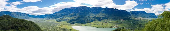 Blick auf den Kalterer See, auf Tramin und auf Kaltern, vom Mitterberg aus.