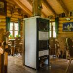 Gastraum Rifugio Alpino Potzmauer, Alm, Almhaus, Almhütte, Gastraum, Innenraum, Kamin, Matte, Ofen, Rastplatz, Rifugio Alpino Potzmauer, Weide, alpine hut, baita, chalet, mountain hut