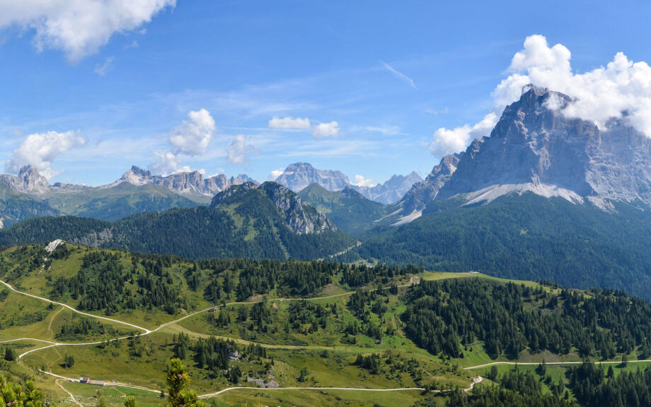 Wanderung am Fuße der Civetta mit Blick zum Pelmo