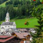 Kirche Sexten, Eberesche, Gotteshaus, Kirche, Kulturlandschaft, Mehlbeere, Sesto, Sexten, Sorbus aucuparia, Vogelbeerbaum, Vogelbeere, chiesa, church