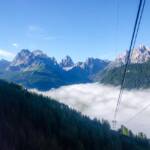 Blick auf die Sextner Dolomiten aus der Helmbahn, Aufstiegsanlage, Berg, Berge, Berglandschaft, Cima Bagni, Cima Dodici, Cima Nove, Cima Una, Cima Undici, Croda Fiscialina, Croda Rossa di Sesto, Croda dei Toni, Einser, Einserkofel, Elfer, Elferkofel, Gebirge, Gebirgslandschaft, Gsell, Helmbahn, Hochbrunnerschneide, Kabinenbahn, Kabinenumlaufbahn, Monte Casella, Monte Popèra, Nebel, Nebelbank, Neuner, Neunerkofel, Oberbachernspitze, Seilbahn, Sextner Rotwand, Zehner, Zwölfer, Zwölferkofel
