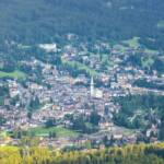 Sommerliches Cortina d’Ampezzo in der venetischen Provinz Belluno, Ampezzaner Tal, Belluno, Cortina, Cortina d’Ampezzo, Vallata d’Ampezzo, Valle d’Ampezzo, Venetien, Veneto, Vogelperspektive