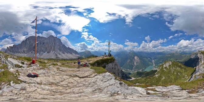 Auf dem Col Rean hinter dem rifugio Tissi. Blick hinunter nach Alleghe und hinauf zur Civetta.